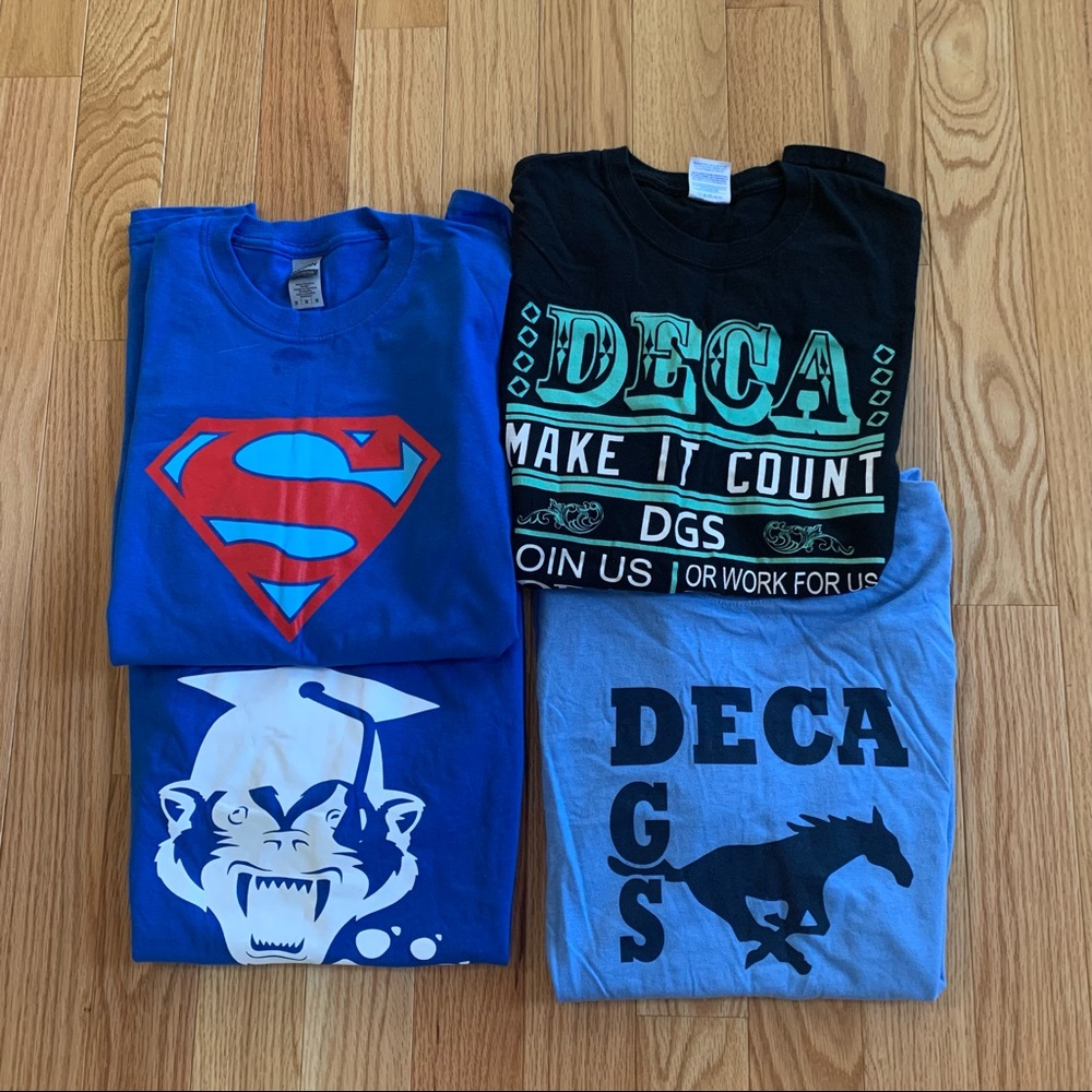 Bundle of 4 Gildan T-Shirts, size medium